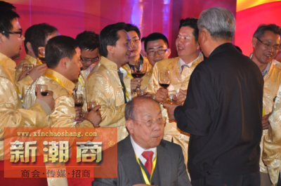 向省老领导敬酒