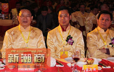 方武权吴木棠陈少群主桌就座