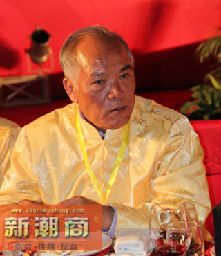 名誉会长黄锦良在主桌就座