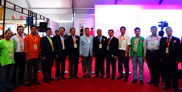 李奕标会长、黄坚泰秘书长与海内外潮人社团会长合影