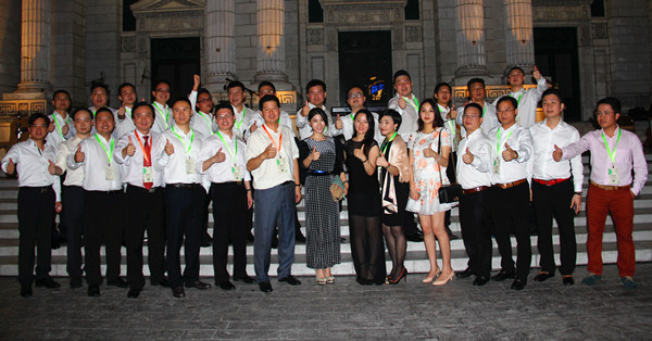 深圳市潮汕青年商会代表团合影