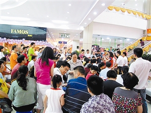 卖场内人头攒动