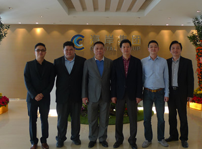 吴南祥赴海岸城为我会会长李奕标颁发证书