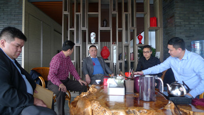 吴南祥赴海岸城为我会会长李奕标颁发证书