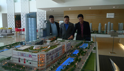 吴南祥赴海岸城为我会会长李奕标颁发证书