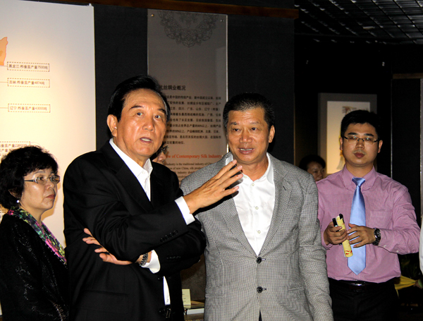 海协会会长陈云林携同夫人视察中丝园 